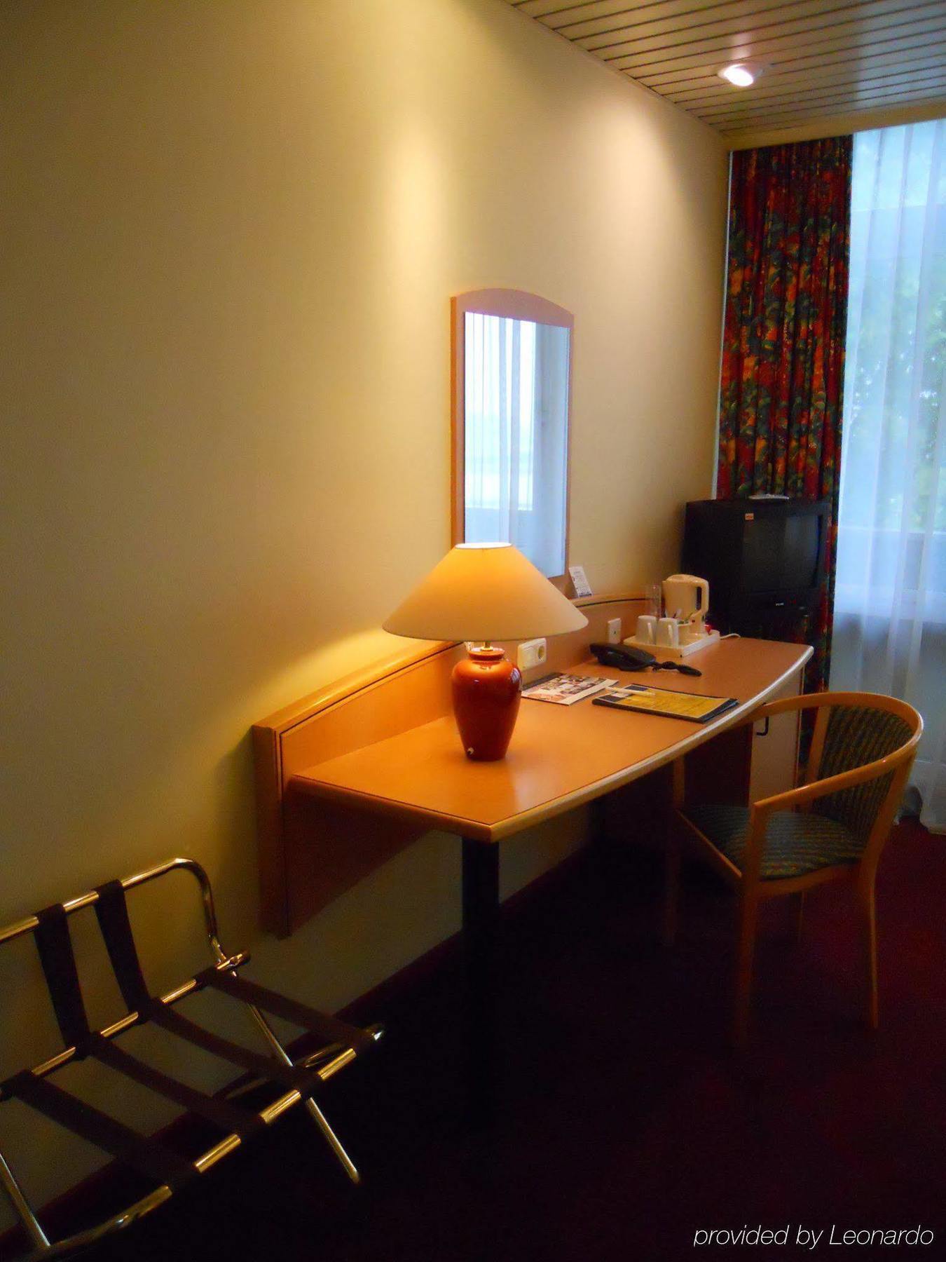 Tulip Inn Maastricht Aachen Airport Szoba fotó